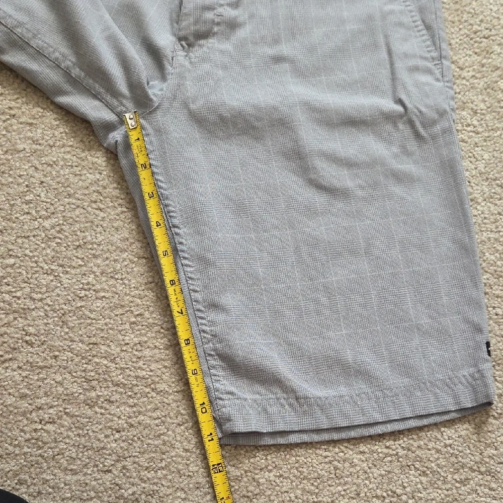 O'Neill Men's Gray Flat-Front Shorts - Picture 8 of 10